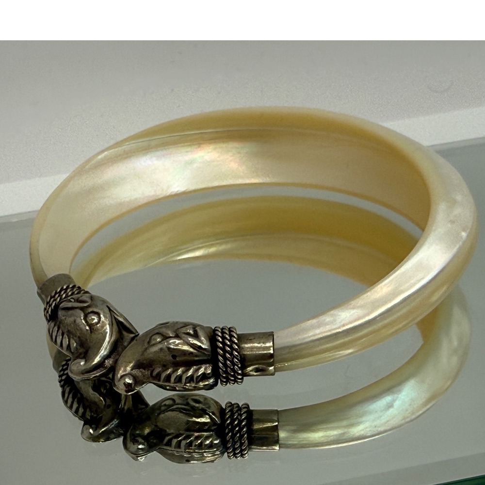 * Vintage Mother of Pearl Shell Bangle Bracelet Elephant Head Silver Plated Boho - Picture 2 of 14